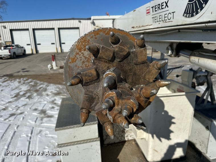 image for item FK1672 2007 Ford F750 digger derrick truck