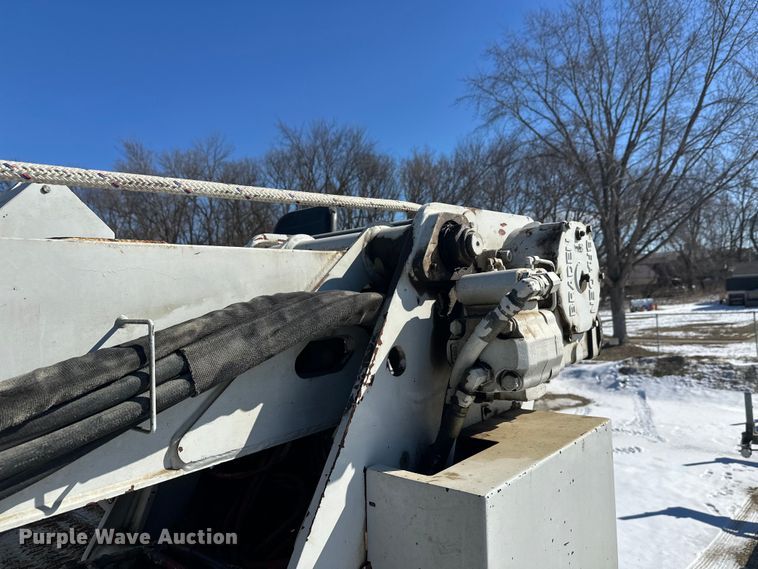 image for item FK1672 2007 Ford F750 digger derrick truck