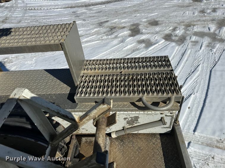 image for item FK1672 2007 Ford F750 digger derrick truck