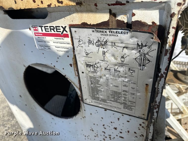 image for item FK1672 2007 Ford F750 digger derrick truck