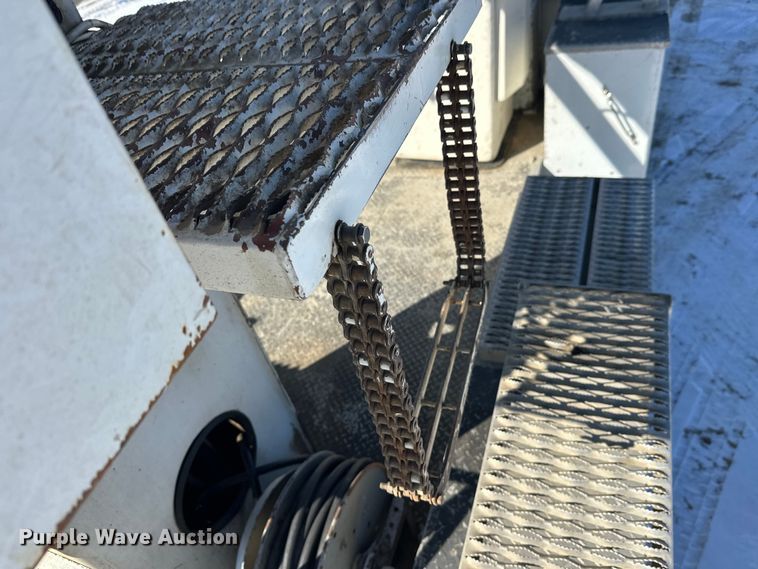 image for item FK1672 2007 Ford F750 digger derrick truck