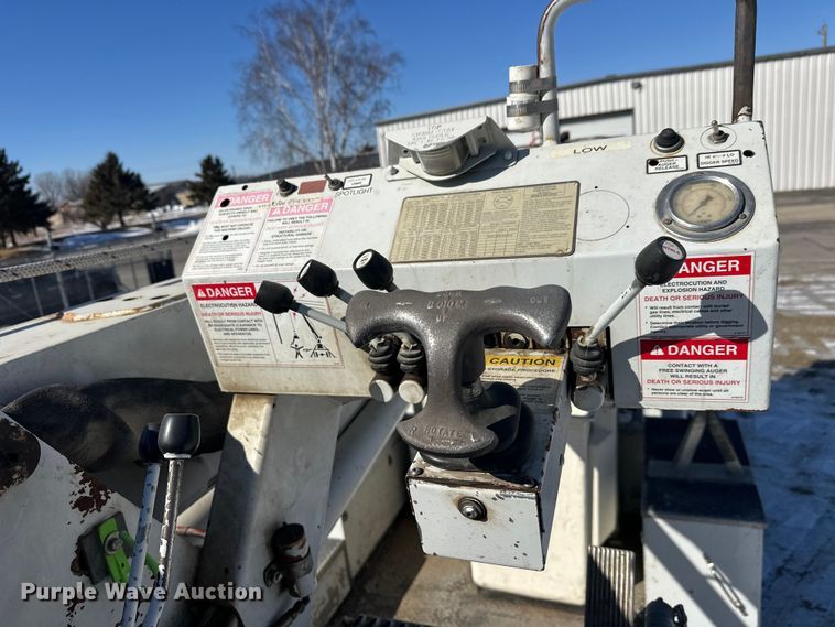 image for item FK1672 2007 Ford F750 digger derrick truck