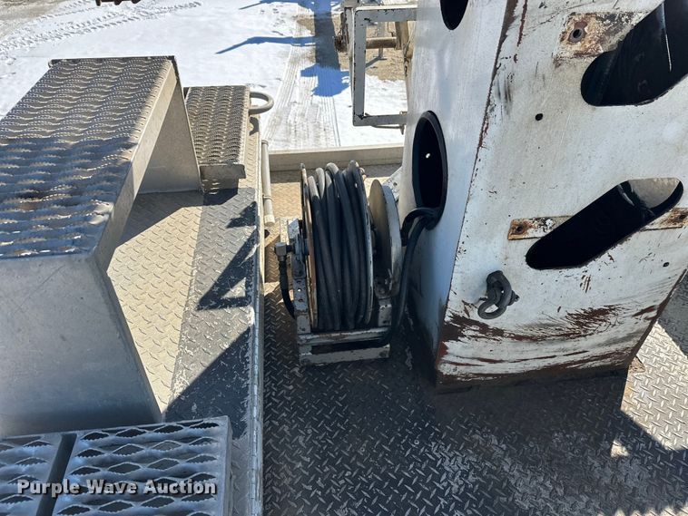 image for item FK1672 2007 Ford F750 digger derrick truck