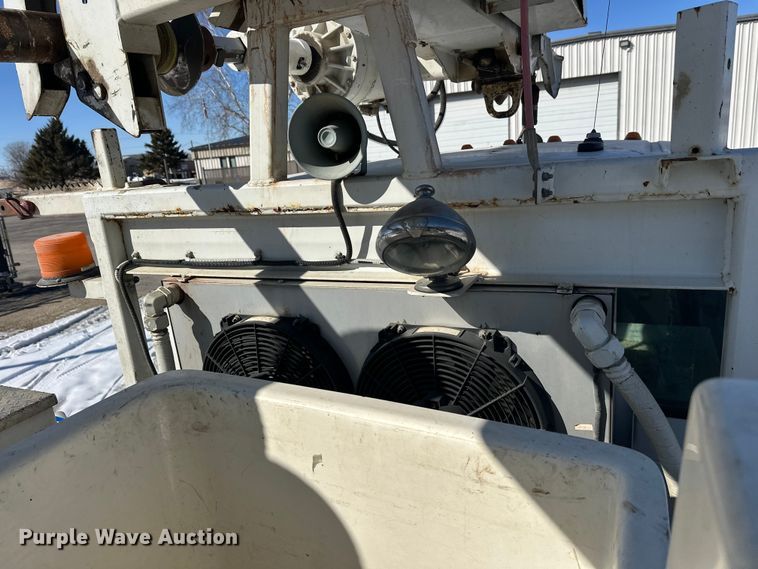 image for item FK1672 2007 Ford F750 digger derrick truck