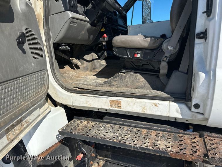 image for item FK1672 2007 Ford F750 digger derrick truck