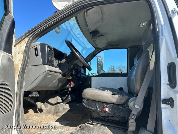 image for item FK1672 2007 Ford F750 digger derrick truck