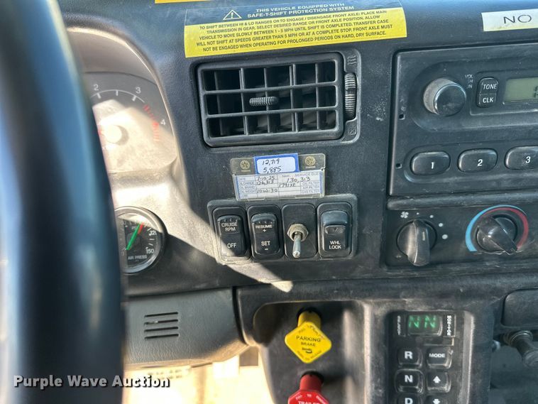 image for item FK1672 2007 Ford F750 digger derrick truck