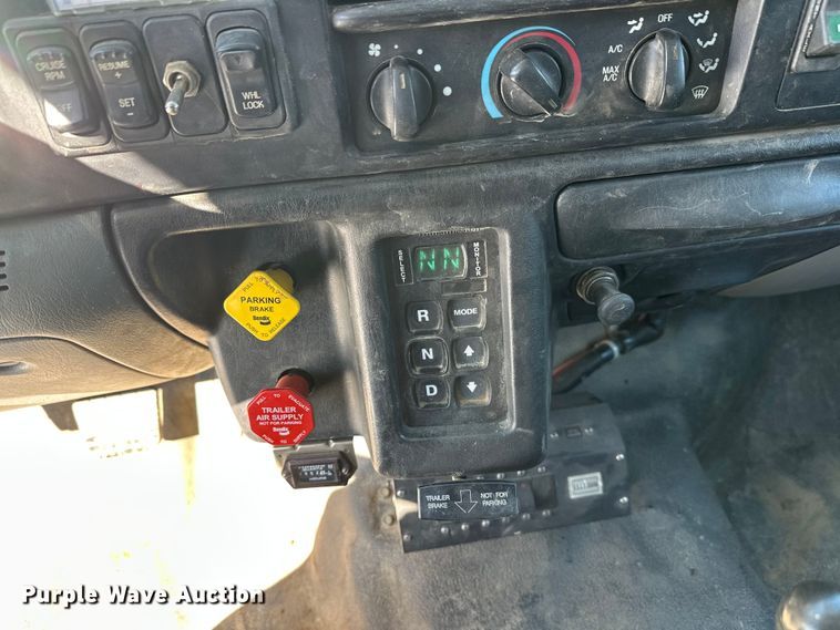 image for item FK1672 2007 Ford F750 digger derrick truck