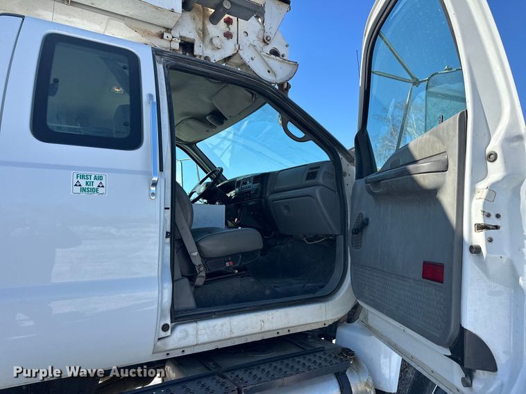 image for item FK1672 2007 Ford F750 digger derrick truck