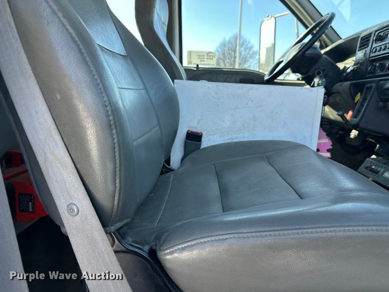 image for item FK1672 2007 Ford F750 digger derrick truck