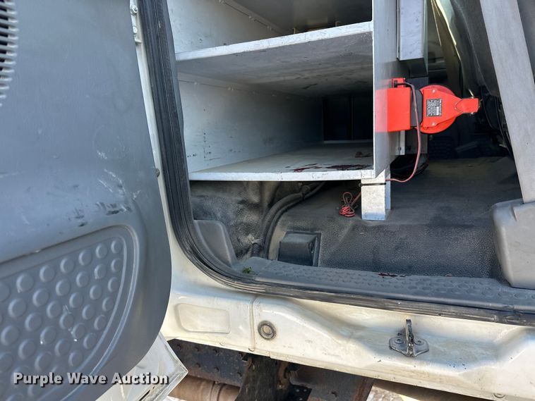 image for item FK1672 2007 Ford F750 digger derrick truck