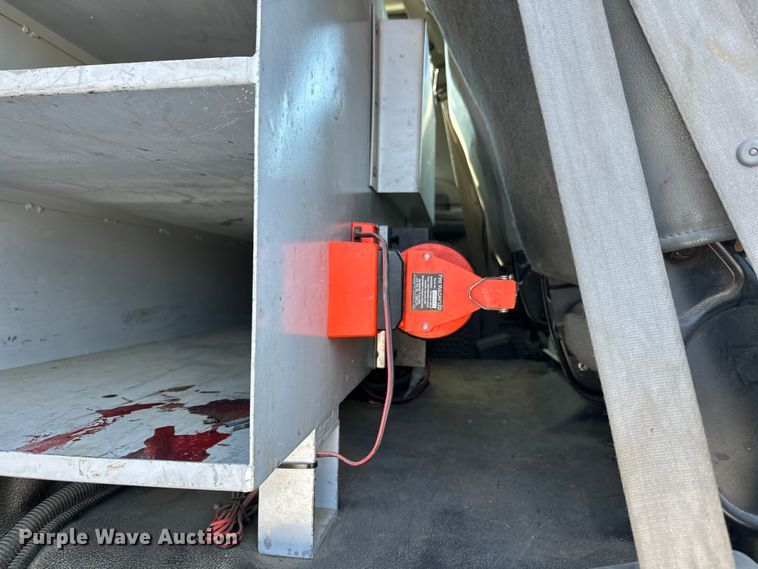 image for item FK1672 2007 Ford F750 digger derrick truck