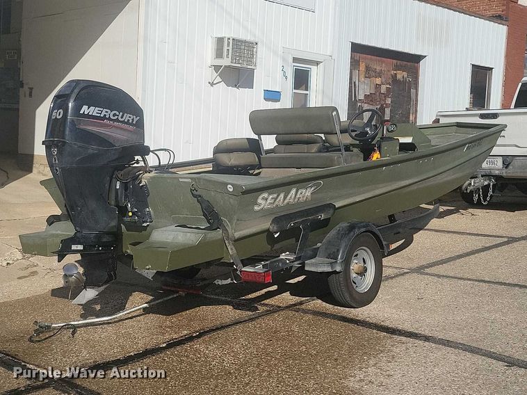 image for item IU9937 2013 SeaArk boat