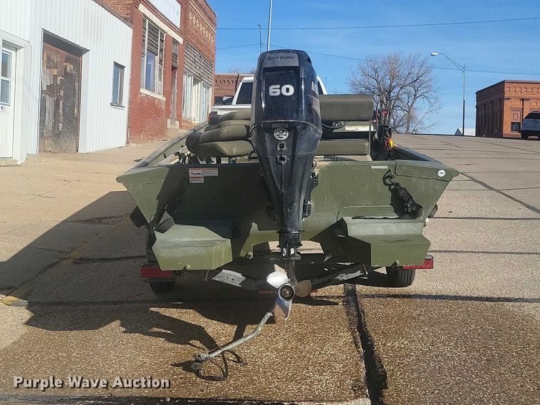 image for item IU9937 2013 SeaArk boat