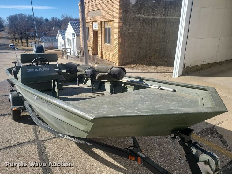 image for item IU9937 2013 SeaArk boat