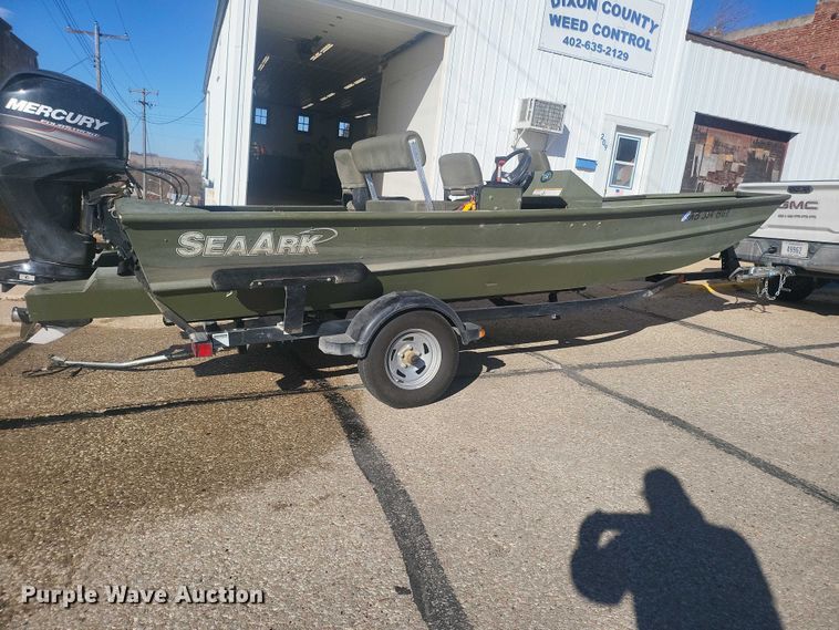 image for item IU9937 2013 SeaArk boat