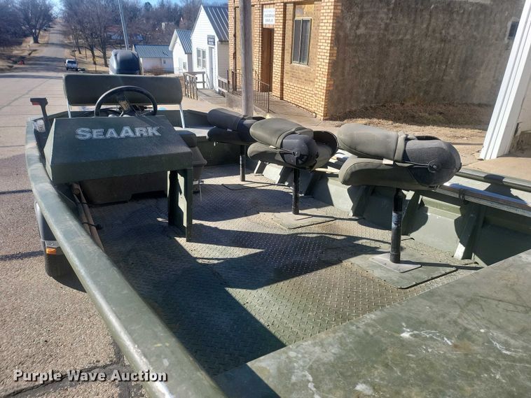 image for item IU9937 2013 SeaArk boat