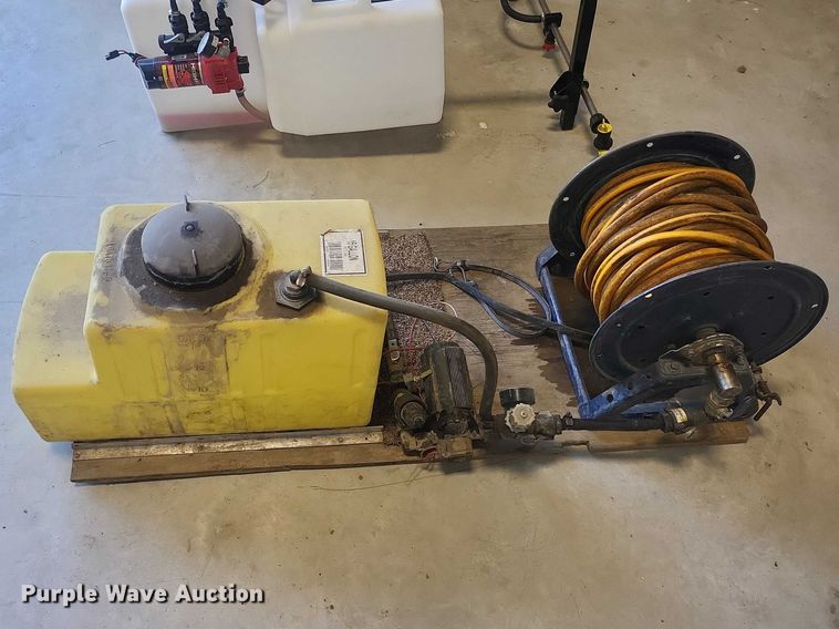 image for item IU9938 (2) sprayers