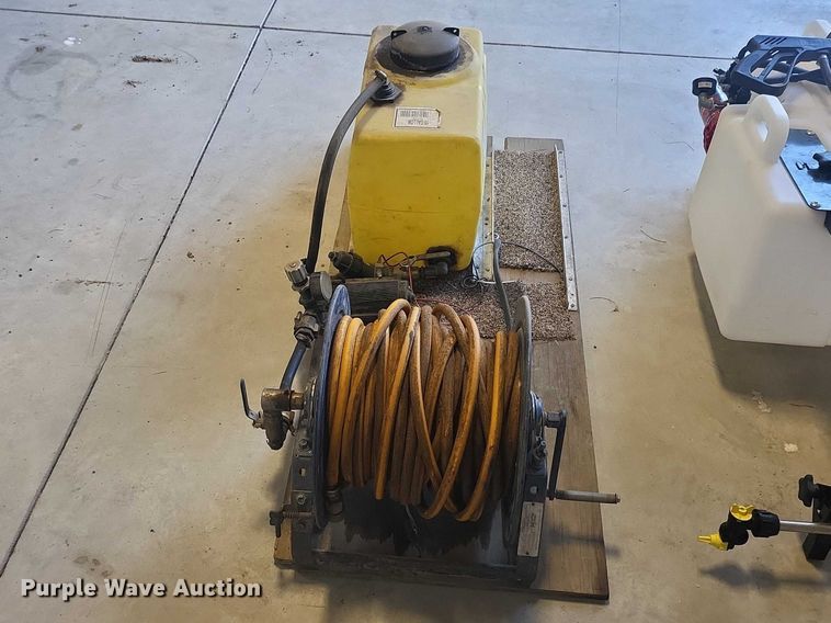 image for item IU9938 (2) sprayers