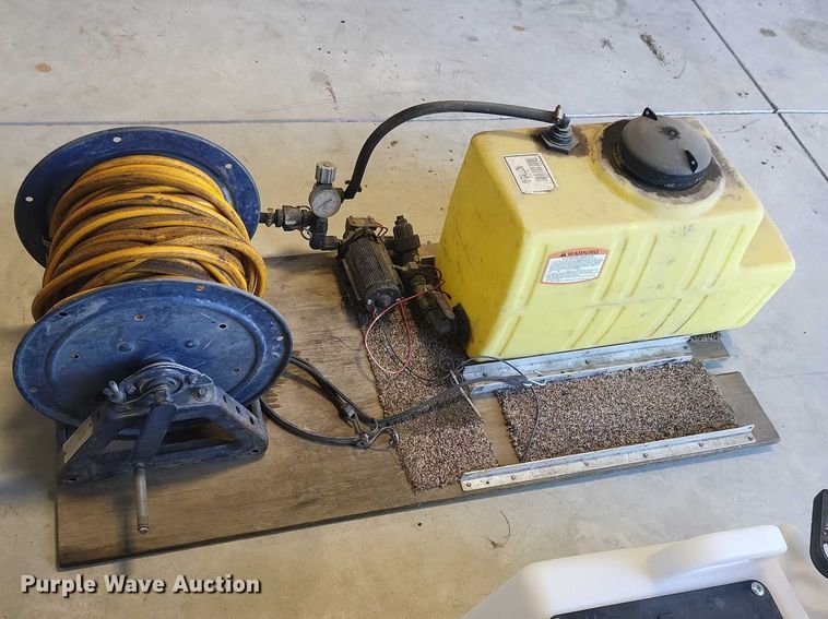 image for item IU9938 (2) sprayers