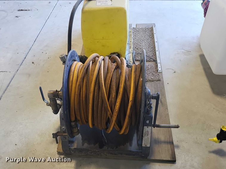 image for item IU9938 (2) sprayers