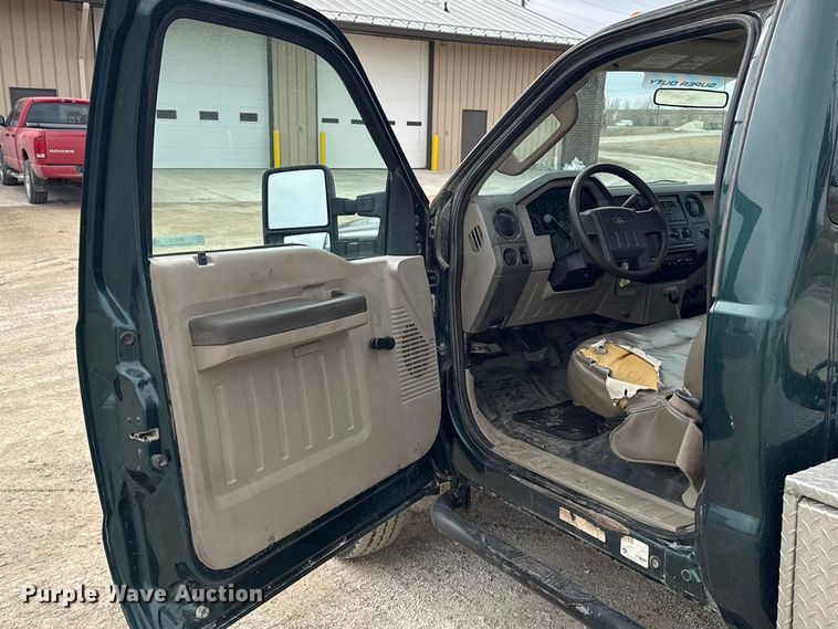image for item MO9291 2008 Ford F450 Super Duty truck cab and chassis