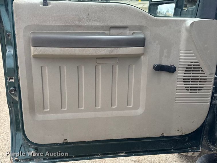 image for item MO9291 2008 Ford F450 Super Duty truck cab and chassis