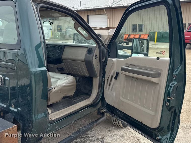 image for item MO9291 2008 Ford F450 Super Duty truck cab and chassis