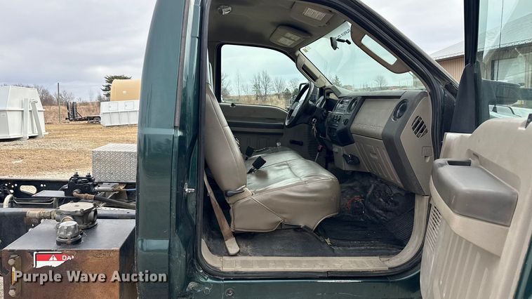 image for item MO9291 2008 Ford F450 Super Duty truck cab and chassis