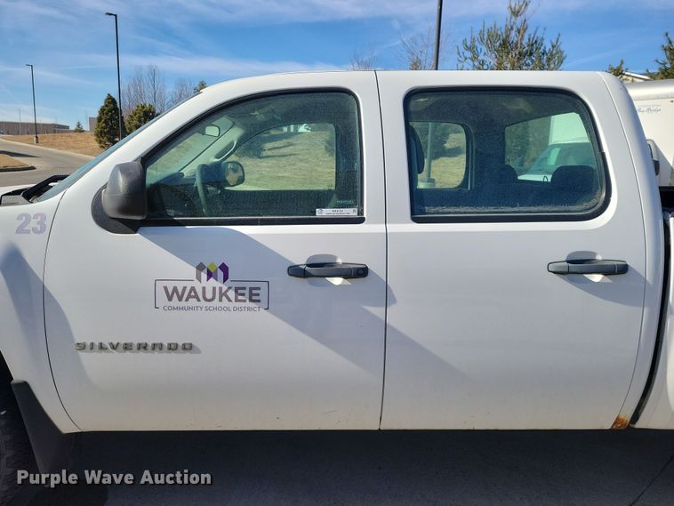 image for item NK9761 2013 Chevrolet Silverado 1500 Crew Cab pickup truck