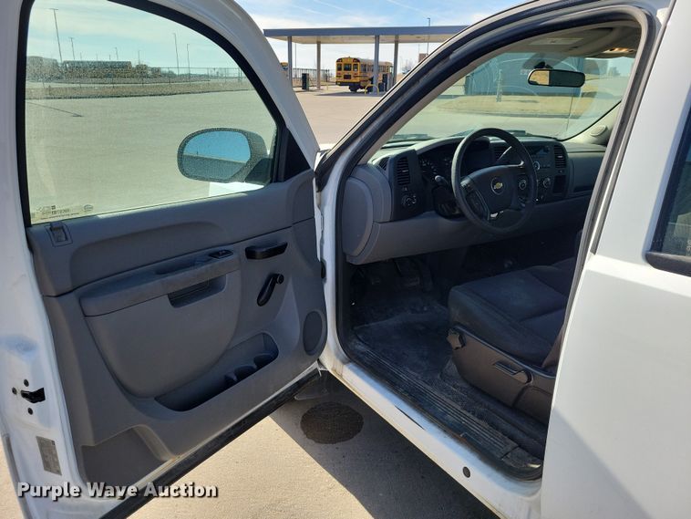 image for item NK9761 2013 Chevrolet Silverado 1500 Crew Cab pickup truck