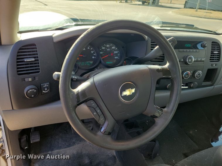 image for item NK9761 2013 Chevrolet Silverado 1500 Crew Cab pickup truck