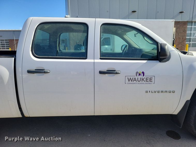 image for item NK9761 2013 Chevrolet Silverado 1500 Crew Cab pickup truck