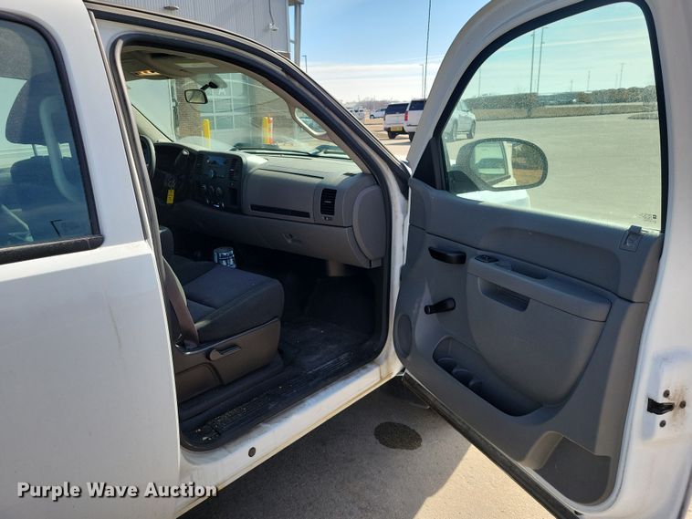 image for item NK9761 2013 Chevrolet Silverado 1500 Crew Cab pickup truck