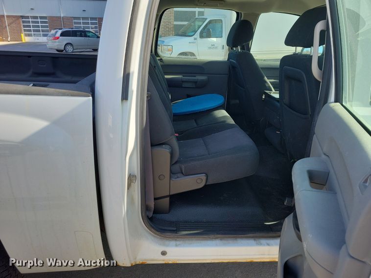 image for item NK9761 2013 Chevrolet Silverado 1500 Crew Cab pickup truck