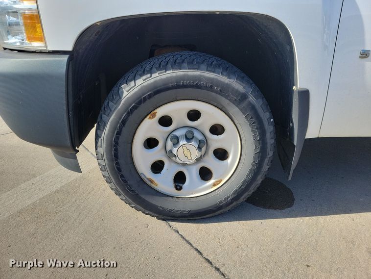 image for item NK9761 2013 Chevrolet Silverado 1500 Crew Cab pickup truck