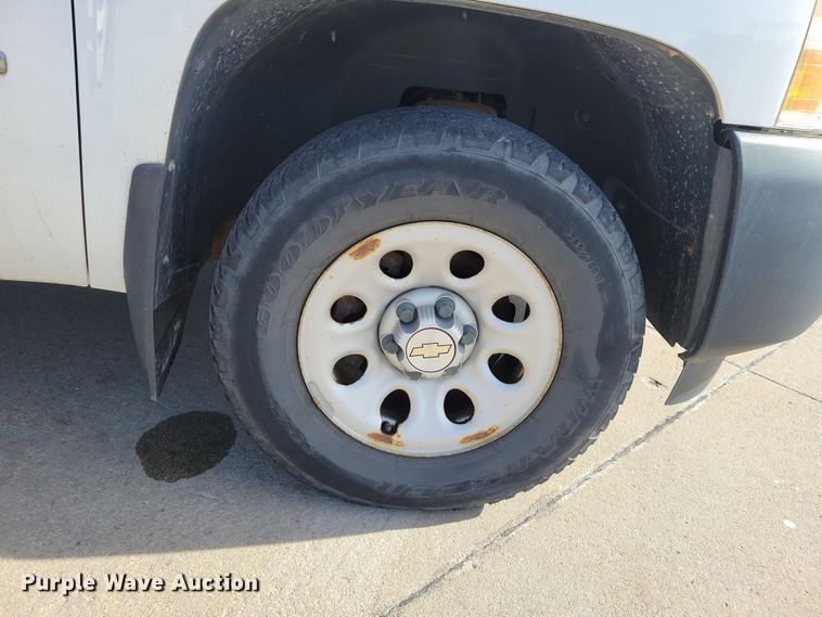 image for item NK9761 2013 Chevrolet Silverado 1500 Crew Cab pickup truck