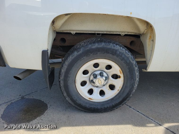 image for item NK9761 2013 Chevrolet Silverado 1500 Crew Cab pickup truck