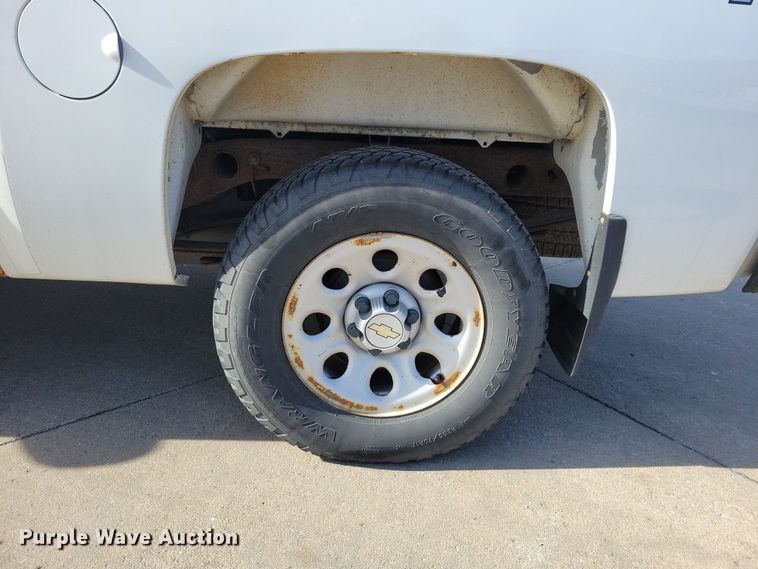 image for item NK9761 2013 Chevrolet Silverado 1500 Crew Cab pickup truck