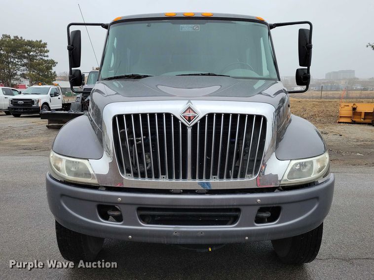 image for item NK9853 2007 International DuraStar 4400 chipper truck