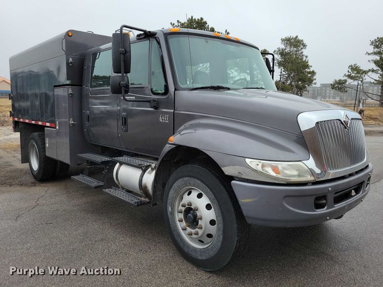 image for item NK9853 2007 International DuraStar 4400 chipper truck