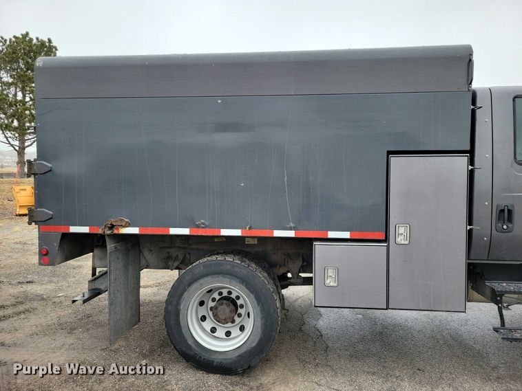 image for item NK9853 2007 International DuraStar 4400 chipper truck