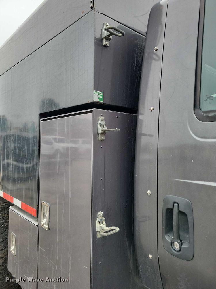 image for item NK9853 2007 International DuraStar 4400 chipper truck