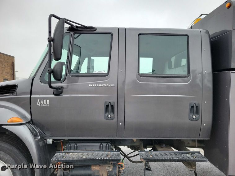 image for item NK9853 2007 International DuraStar 4400 chipper truck