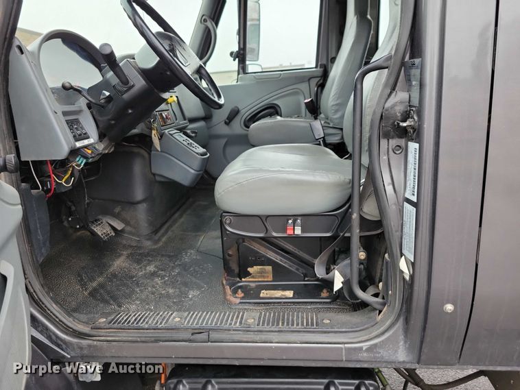 image for item NK9853 2007 International DuraStar 4400 chipper truck