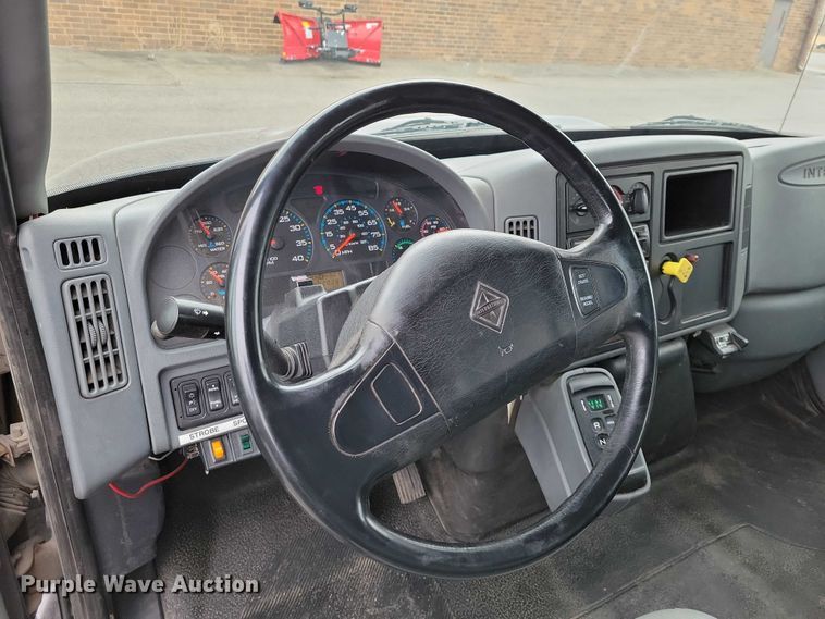 image for item NK9853 2007 International DuraStar 4400 chipper truck