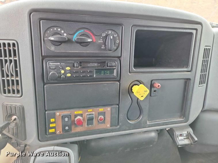 image for item NK9853 2007 International DuraStar 4400 chipper truck