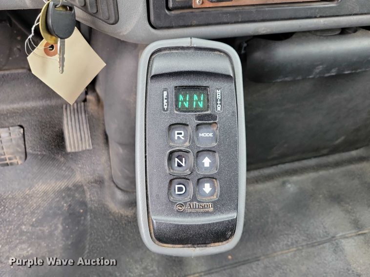 image for item NK9853 2007 International DuraStar 4400 chipper truck