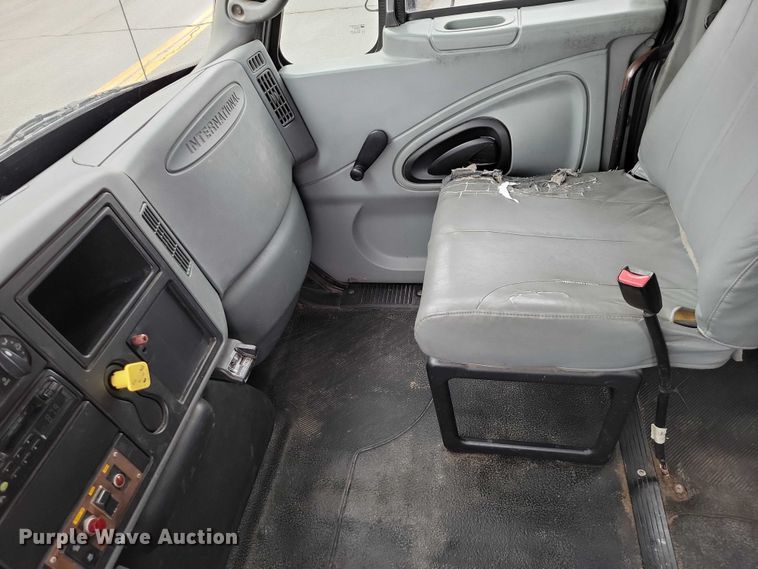 image for item NK9853 2007 International DuraStar 4400 chipper truck