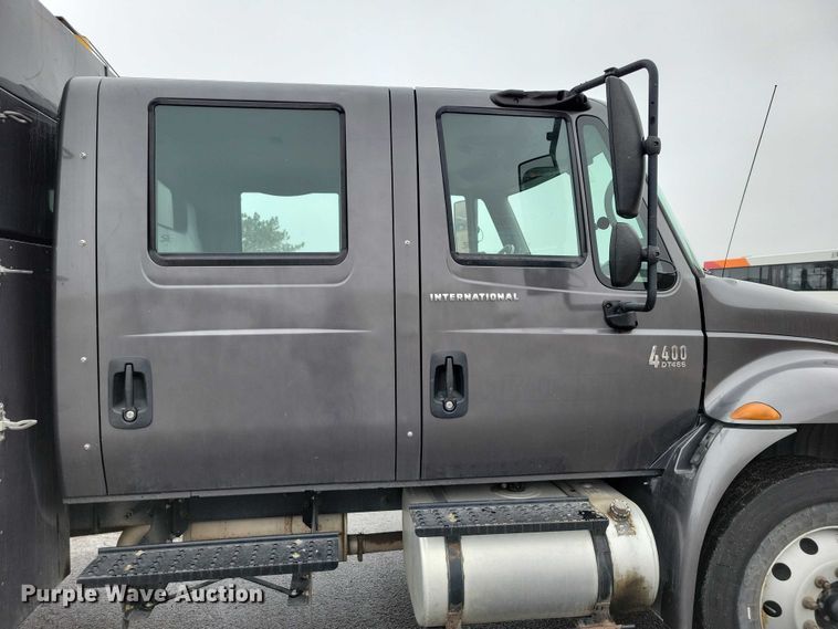 image for item NK9853 2007 International DuraStar 4400 chipper truck